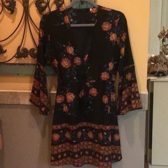 Black Floral Bell-Sleeve Tunic - Picture 3 of 5